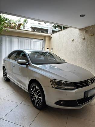 VOLKSWAGEN JETTA 2.0 TSI HIGHLINE 211CV GASOLINA 4P TIPTRONIC VOLKSWAGEN JETTA 2.0 TSI HIGHLINE 211CV GASOLINA 4P TIPTRONIC
